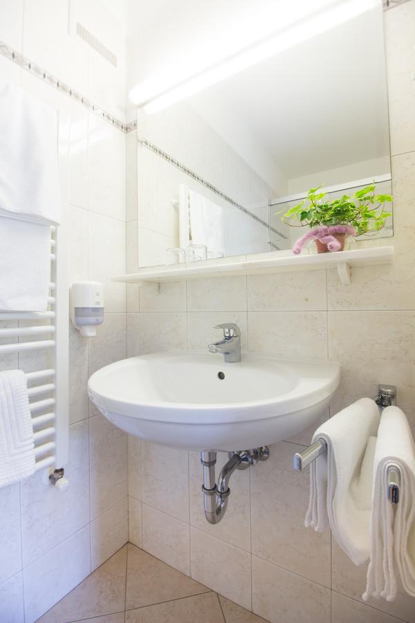 Pension Lichtenburg นาลเลส ภายนอก รูปภาพ